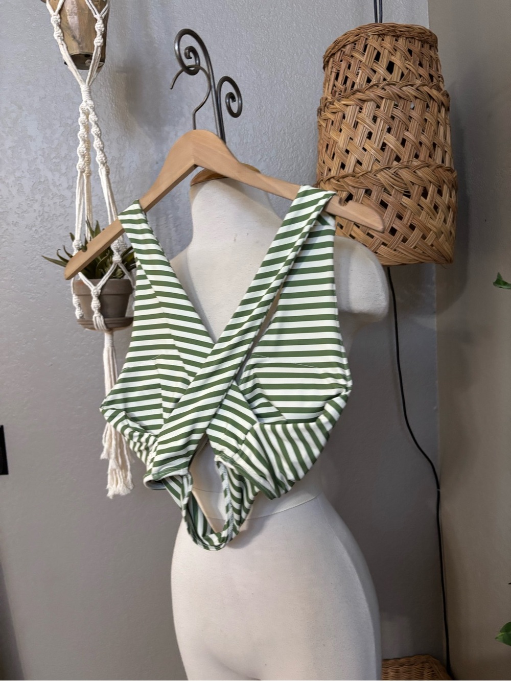 ▪️Albion Top Knot Green and White Striped Bikini Top M - Picture 10 of 11